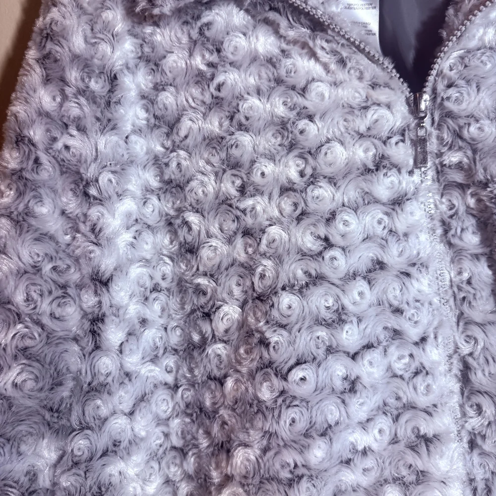 Elegant Women's Textured Teddy Jacket - Picture 2 of 8